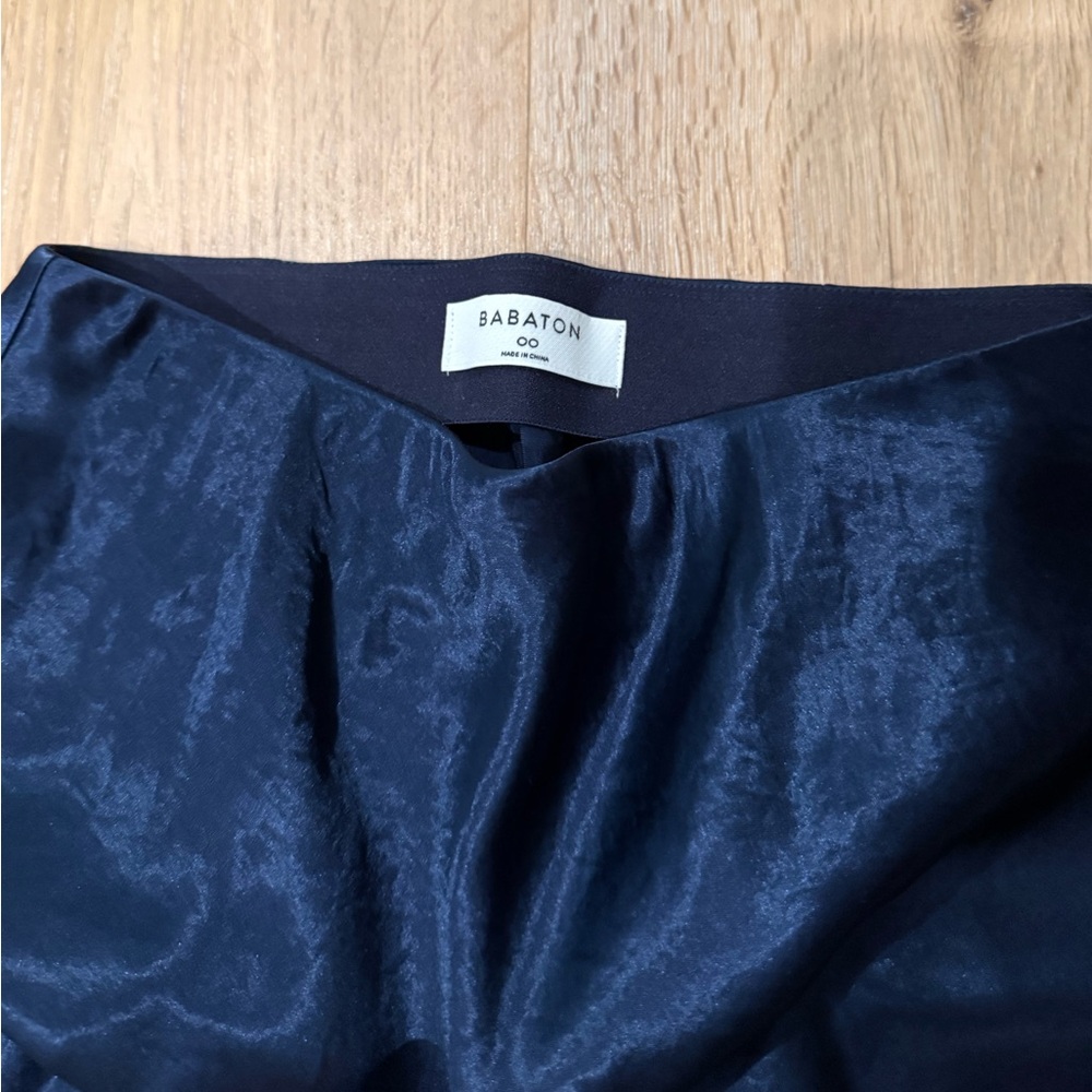 Aritzia Babaton satin midi skirt in navy, size 00